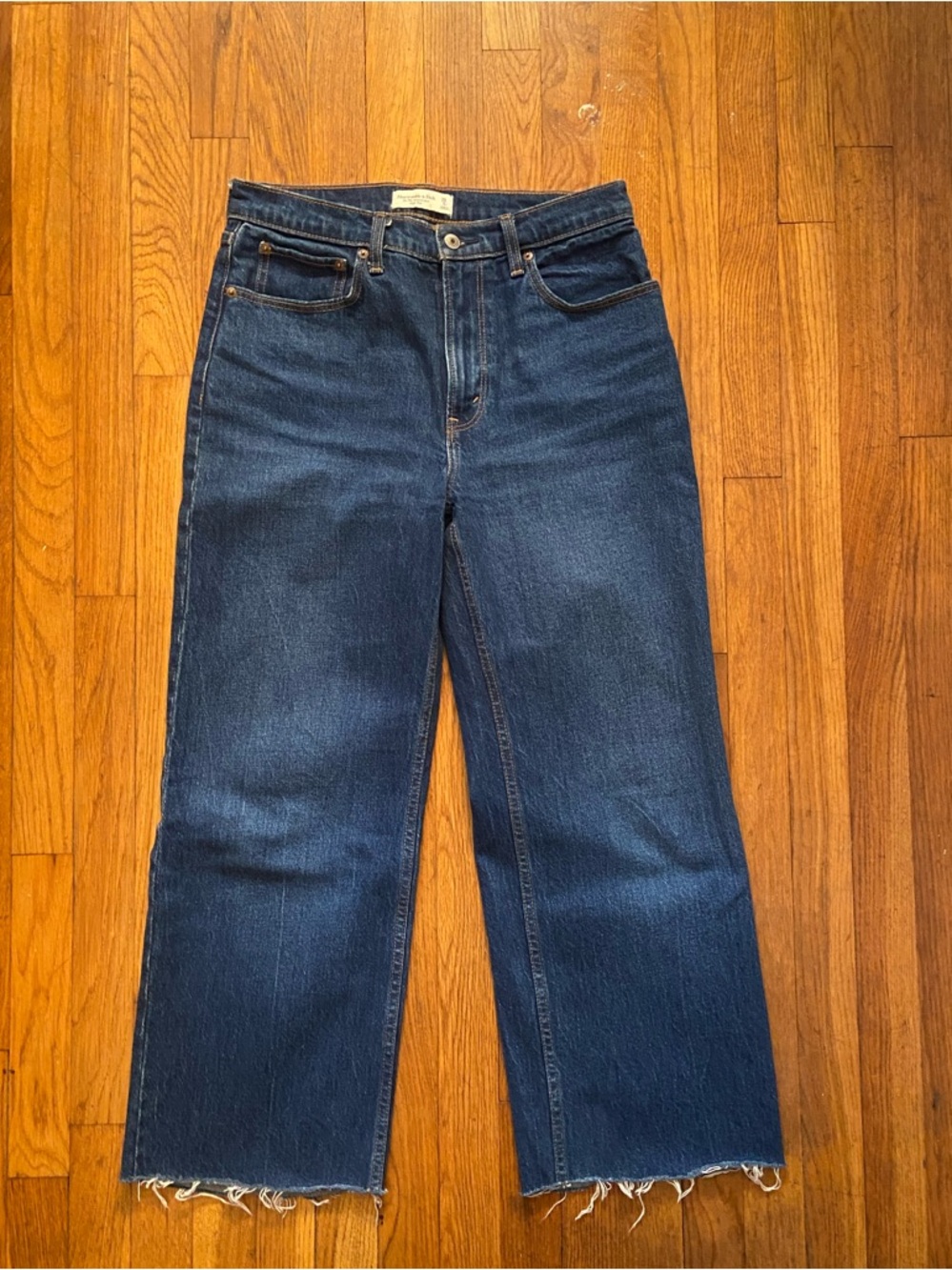 Abercrombie & Fitch 90s Relaxed High Rise Blue Jeans Cropped Raw Hem